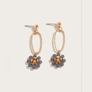 NEW Stunning Gold and Gray Floral Drop Earrings NIP!